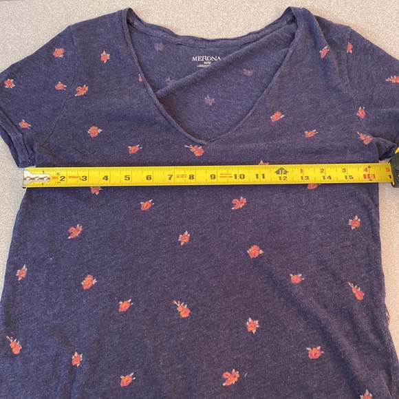 Merona - deep v-neck ladies tee. Size M - Picture 6 of 8